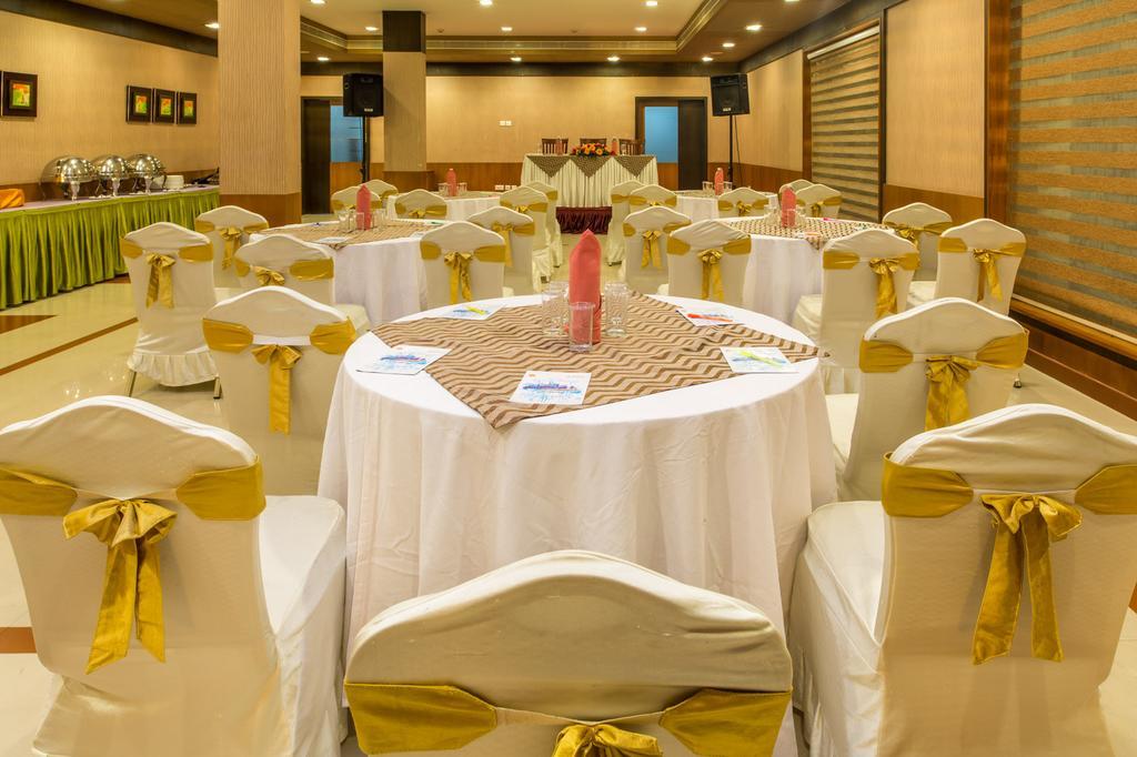 Rustic Leisures Llp Hotel Kochi Exterior photo