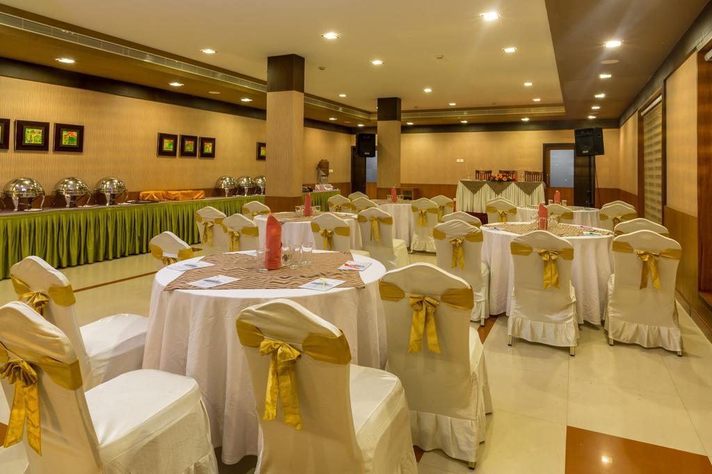 Rustic Leisures Llp Hotel Kochi Exterior photo