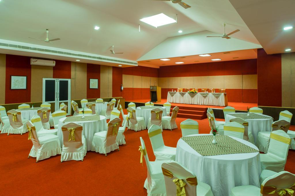 Rustic Leisures Llp Hotel Kochi Exterior photo