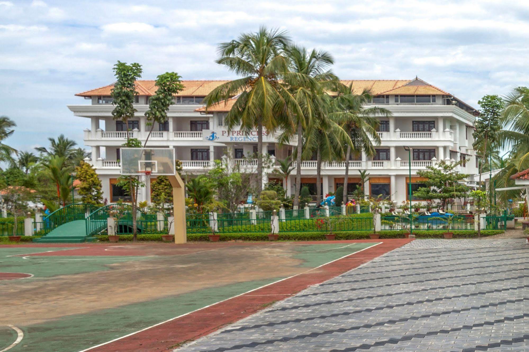 Rustic Leisures Llp Hotel Kochi Exterior photo