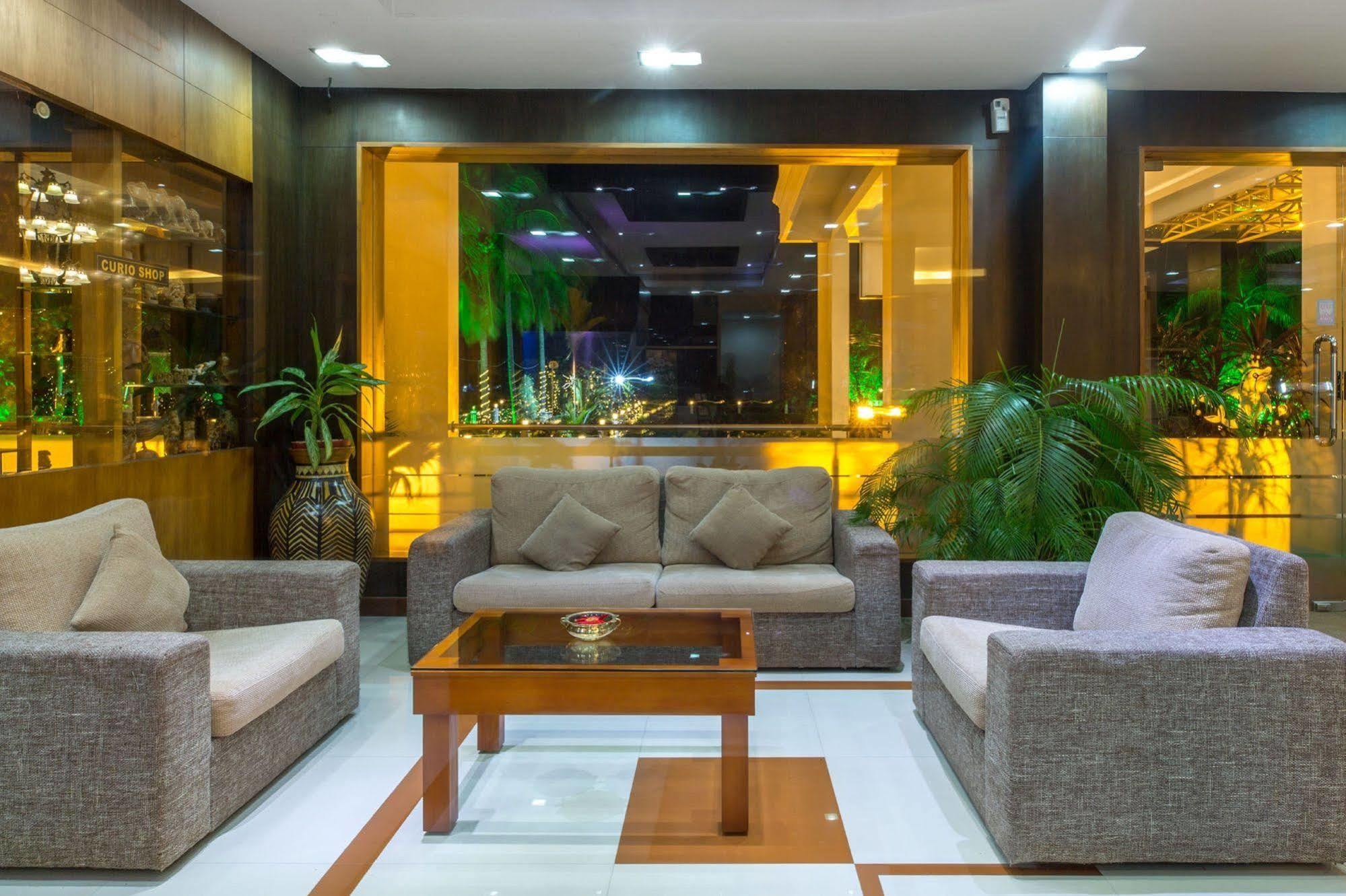 Rustic Leisures Llp Hotel Kochi Exterior photo