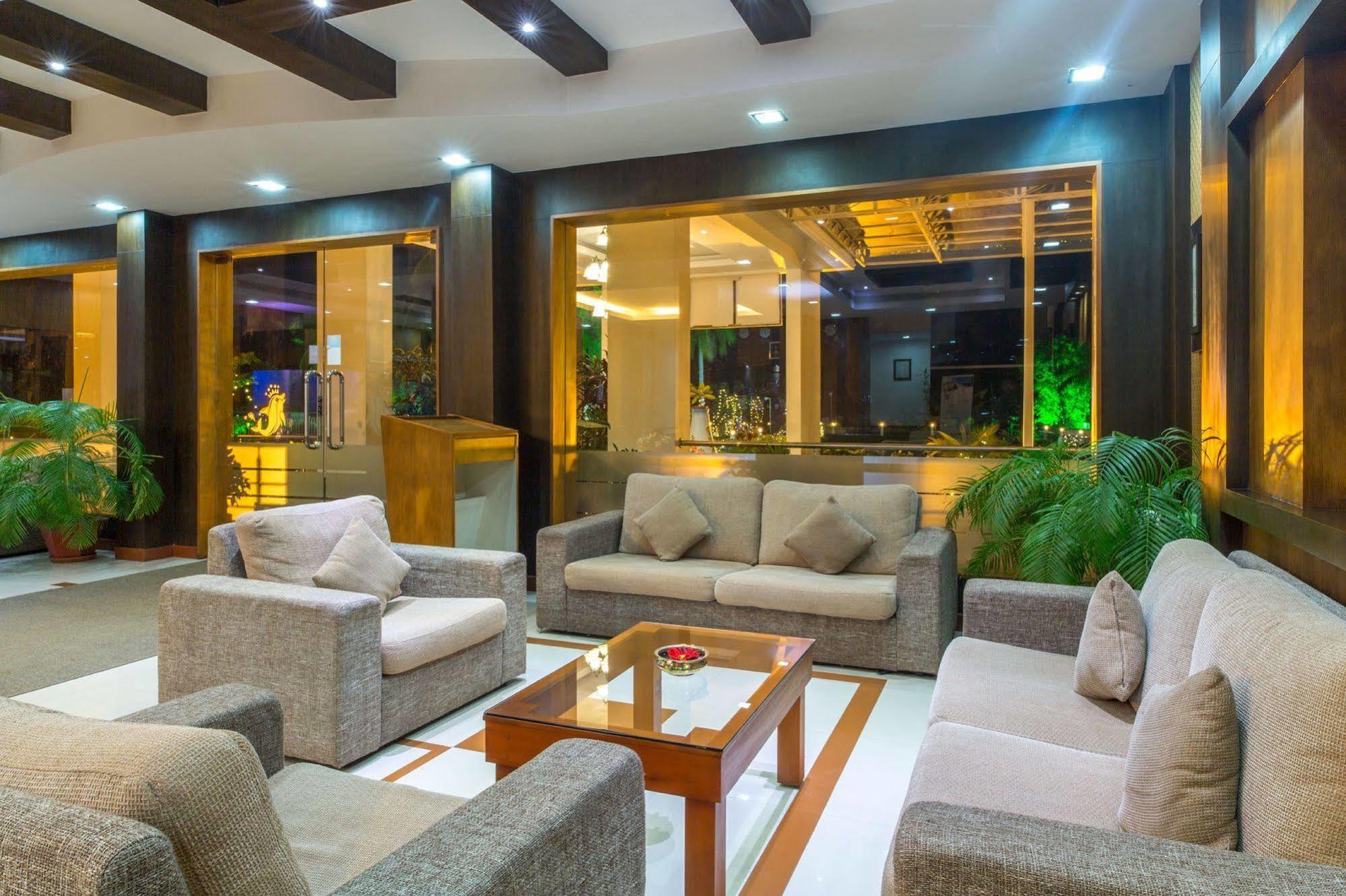 Rustic Leisures Llp Hotel Kochi Exterior photo